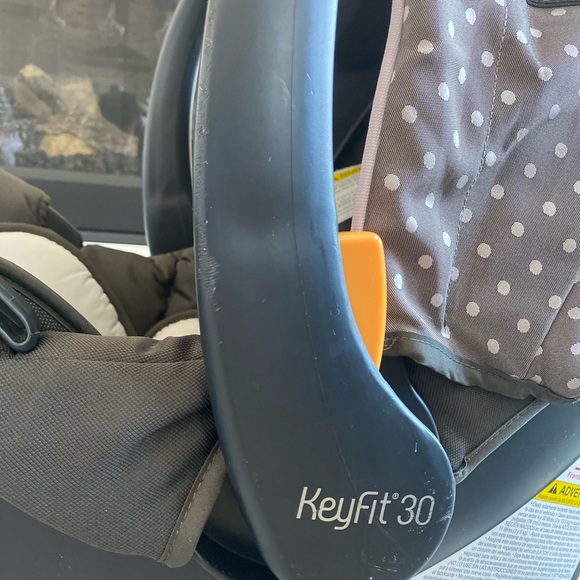 ❌SOLD❌Chicco keyfit30 car seat and base - Picture 10 of 12